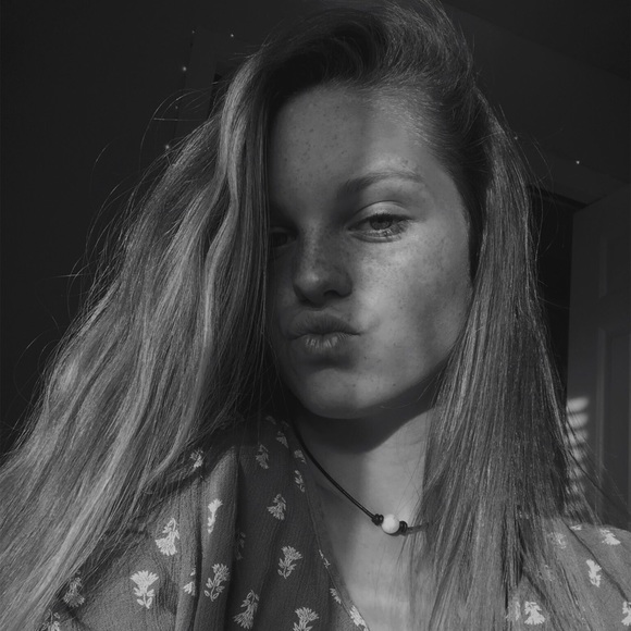 Meet your Posher, Avrie - Picture 2 of 5